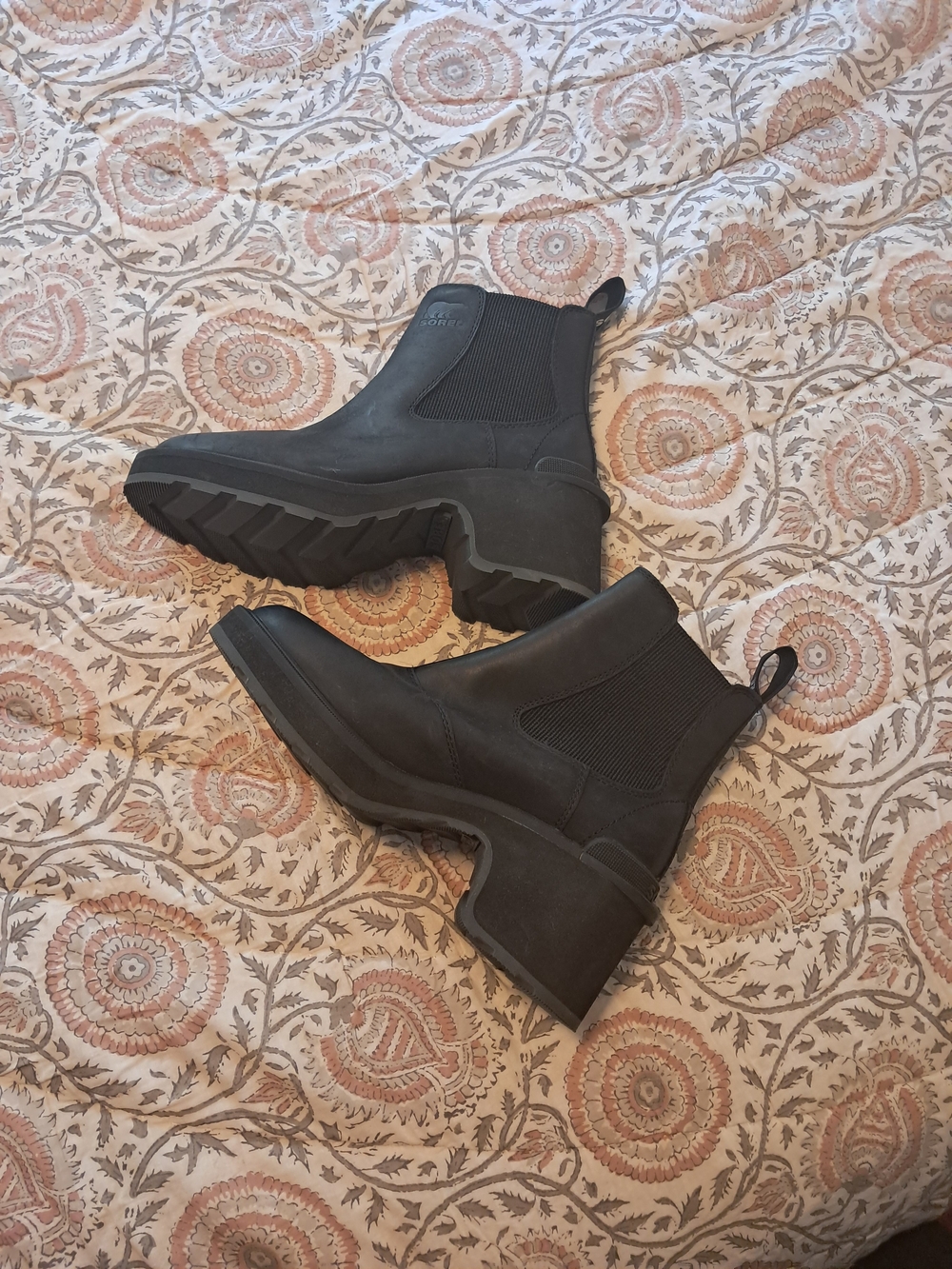 Sorel Black Chunky Chelsea Ankle Boots Size 5.5
